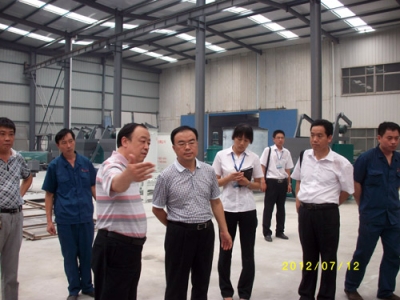 2012.7.12日李國忠教授到我公司參觀考察、指導(dǎo)工作
