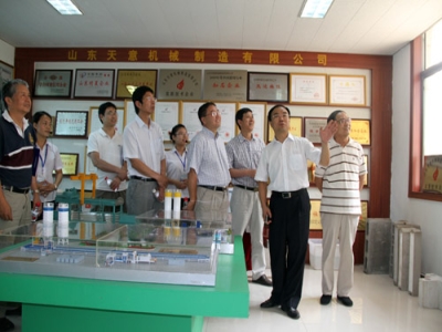 2012.7.28日山東天意兩項(xiàng)科技成果鑒定順利通過(guò)，北京領(lǐng)導(dǎo)專家，到我公司參觀指導(dǎo)