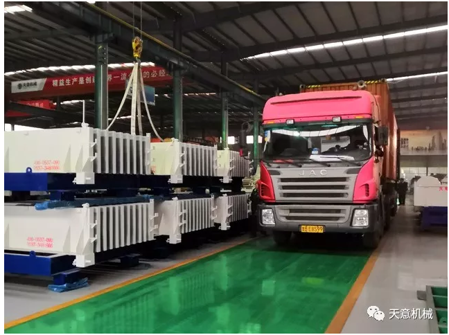天意機械為柬埔寨客戶加工生產(chǎn)年產(chǎn)80萬平方輕質(zhì)墻板生產(chǎn)線成功裝車啟運！