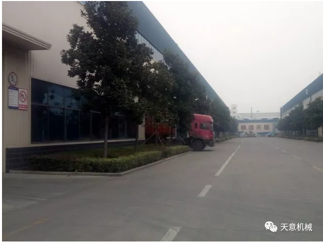 天意機械為柬埔寨客戶加工生產(chǎn)年產(chǎn)80萬平方輕質(zhì)墻板生產(chǎn)線成功裝車啟運！