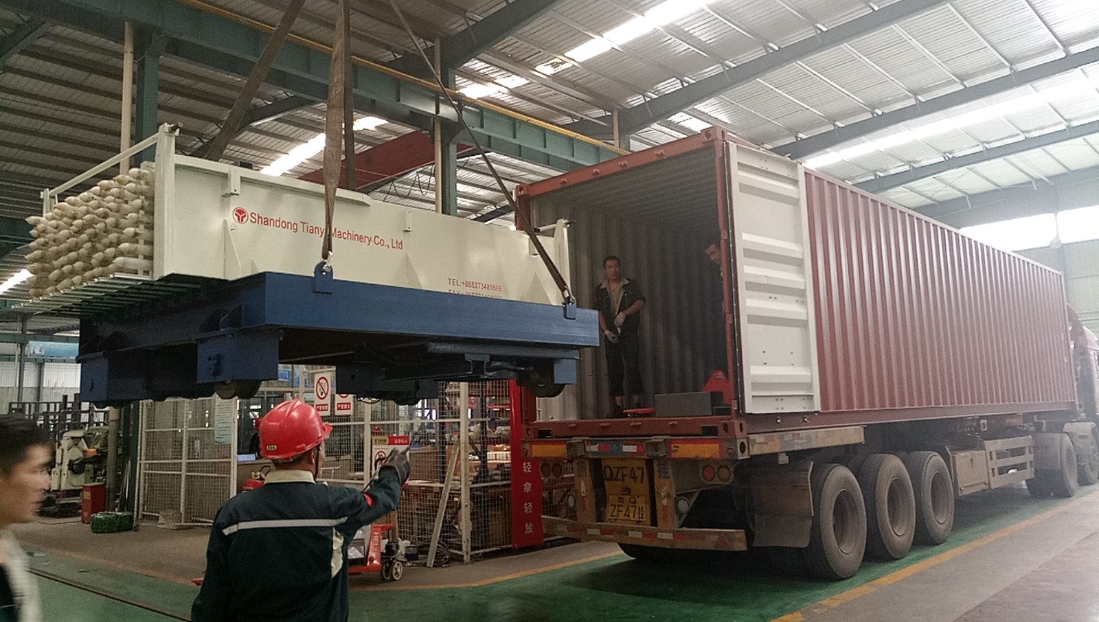 熱烈祝賀天意機(jī)械出口印尼輕質(zhì)墻板生產(chǎn)線(xiàn)成功啟運(yùn)