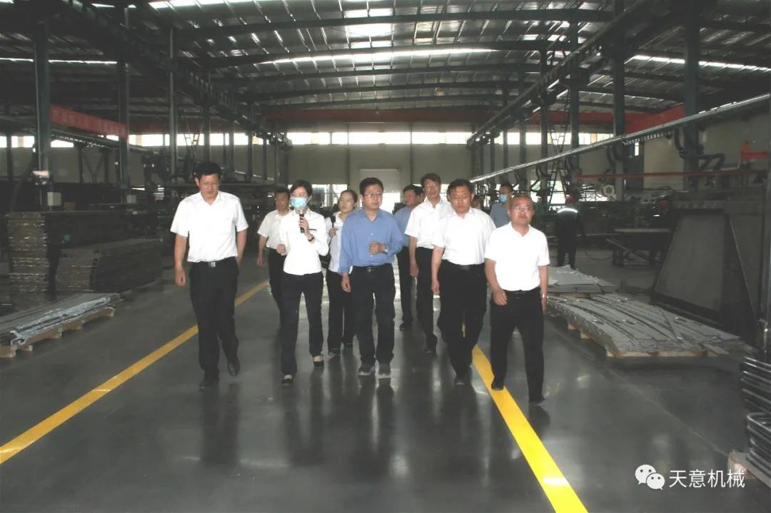 市聯(lián)合調(diào)研組對(duì)天意機(jī)械入選省優(yōu)選項(xiàng)目的 裝配式建筑自動(dòng)化PC生產(chǎn)線(xiàn)進(jìn)行現(xiàn)場(chǎng)調(diào)研