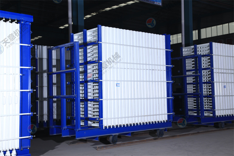 一次成型40塊板的復(fù)合墻板機(jī)，究竟有多好？