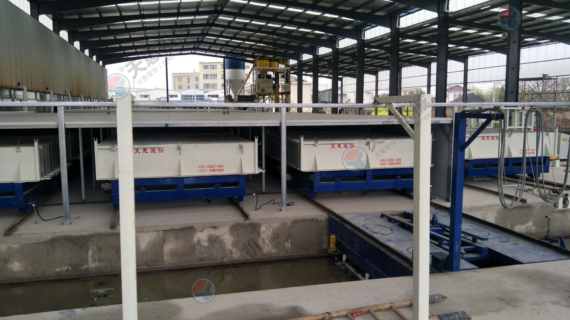 相對于傳統(tǒng)墻板機(jī)設(shè)備，新型墻板機(jī)有點(diǎn)更多