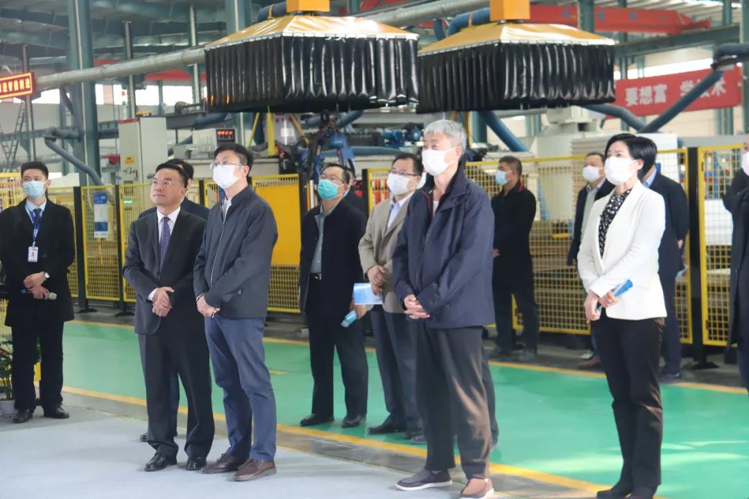 數(shù)據(jù)驅動 智慧賦能丨全區(qū)重點項目現(xiàn)場觀摩團蒞臨天意機械觀摩指導